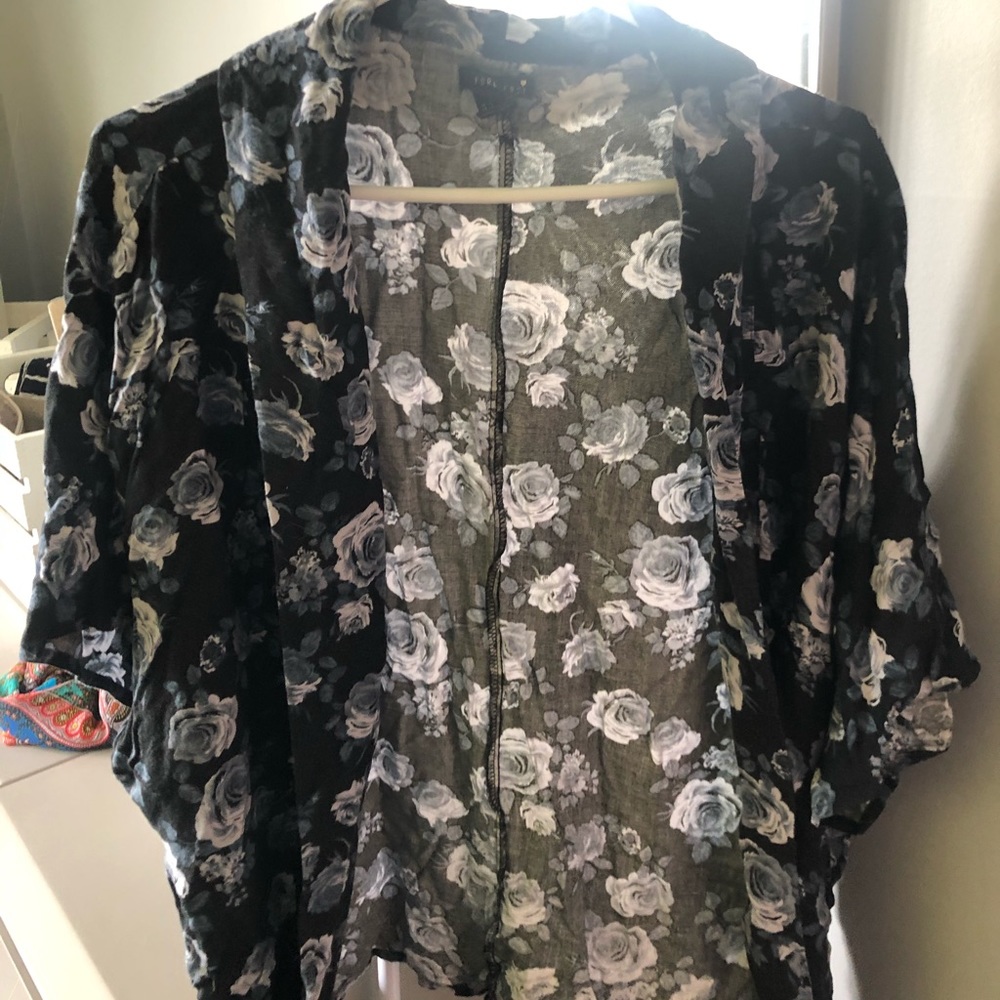 FOREVER 21 Short sleeve roses cardigan